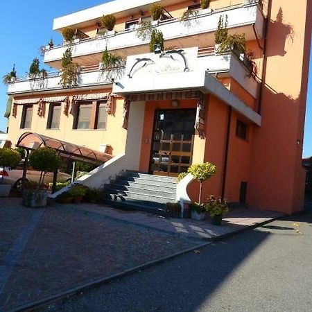 Albergo Ristorante Il Delfino Novara Exterior foto